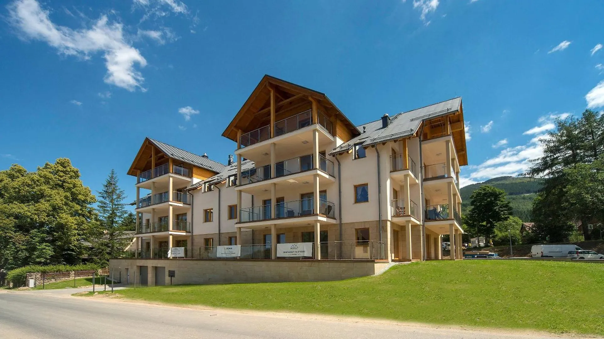 Subtelne I Stylowe Apartamenty Sun Seasons 24 W Karpaczu Z Umeblowanym Balkonem By Noclegi Renters
