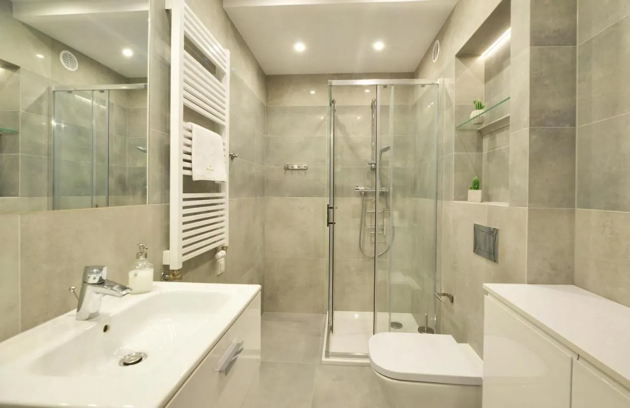 Subtelne I Stylowe Apartamenty Sun Seasons 24 W Karpaczu Z Umeblowanym Balkonem By Noclegi Renters 0*, Karpacz